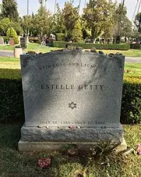 Estelle Getty Net Worth 2024, Height, Wiki, Age